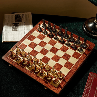 Jeu d'échecs avec plateau de bois naturel