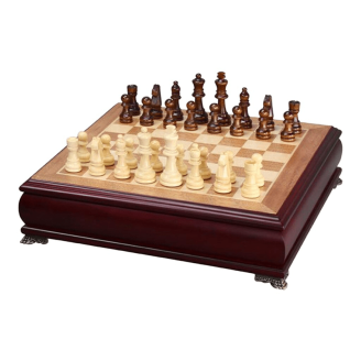 Jeu d'échecs en bois sculpté