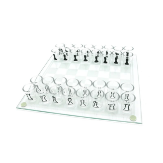 Jeu d'échecs en verres d'apero