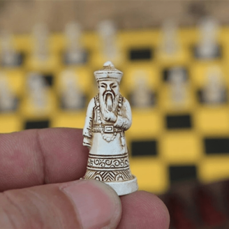 Empereur Qing du jeu d'échecs en résine antique