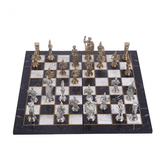 mise en scène des pièces du jeu romain d'échecs (plateau vendu séparément)