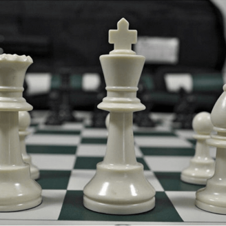Pièces de jeu d'échecs pour partie et apprendre